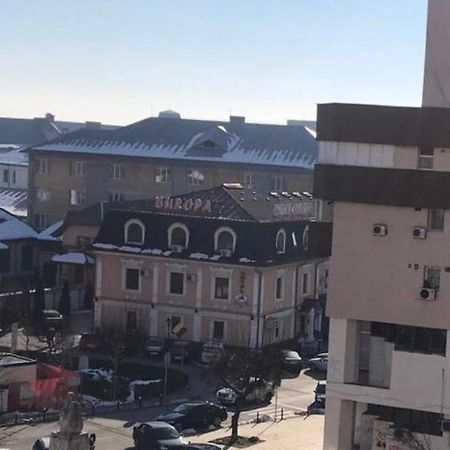 Garsoniera Lux Centru Pietonal Tirgu - Jiu Apartman Zsilvásárhely Kültér fotó