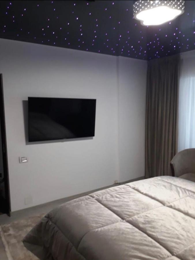 Garsoniera Lux Centru Pietonal Tirgu - Jiu Apartman Zsilvásárhely Kültér fotó