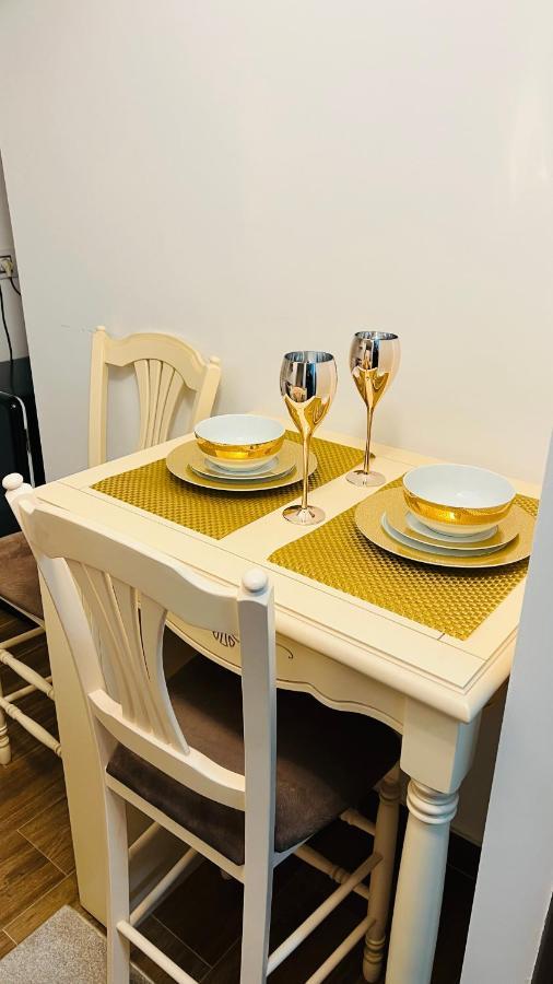 Garsoniera Lux Centru Pietonal Tirgu - Jiu Apartman Zsilvásárhely Kültér fotó